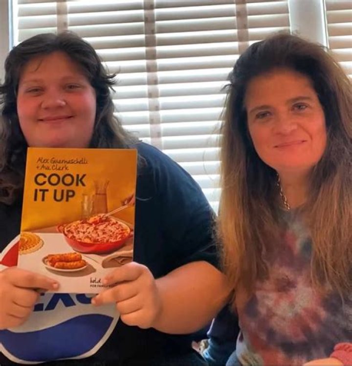 Alex Guarnaschelli & Daughter Ava: A Culinary Journey & Health Battle