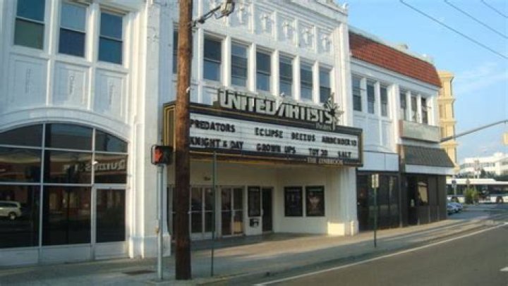 Explore the Rich History and Vibrant Experience of Lynbrook Theater NY
