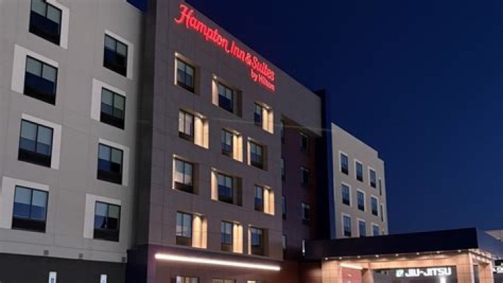 Hampton Inn and Suites Dallas Downtown: A Premier Stay in the Heart of Texas