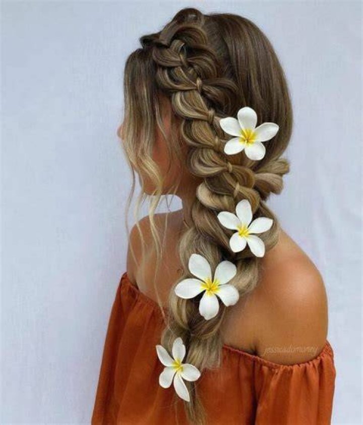 Hawaiian Hairstyles Female: A Journey into the Heart of Polynesian Elegance