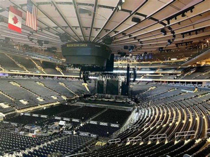 How Many People Fit in MSG: Exploring the Capacity and Atmosphere of Madison Square Garden