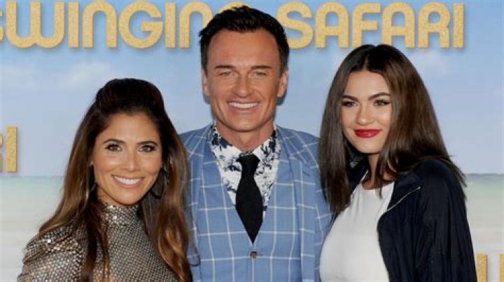 Kelly Paniagua: Julian McMahon's Wife - Relationship, Bio & More