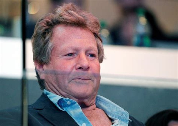 Ryan O'Neal: Is He Alive? Unveiling the Truth About the Iconic Actor